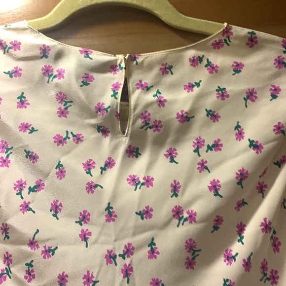 NWOT Theory Floral Silk Top Size Medium - Picture 3 of 7